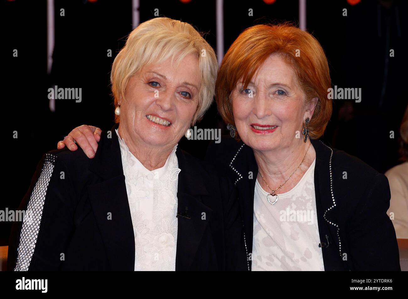 Mary Dostal und Sylvia Wiggins bei der Aufzeichnung der NDR Talk Show im NDR Fernsehstudio Lokstedt. Amburgo, 06.12.2024 *** Mary Dostal e Sylvia Wiggins alla registrazione del talk show NDR nello studio televisivo NDR Lokstedt Hamburg, 06 12 2024 foto:xH.xHartmannx/xFuturexImagex ndr talk0612 4264 Foto Stock