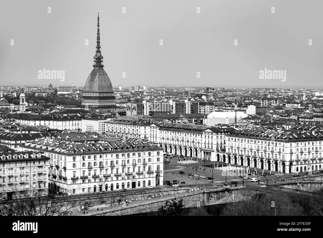 Torino, Italia - 28 marzo 2022: Veduta aerea della città italiana di Torino, capitale del Piemonte. Foto Stock