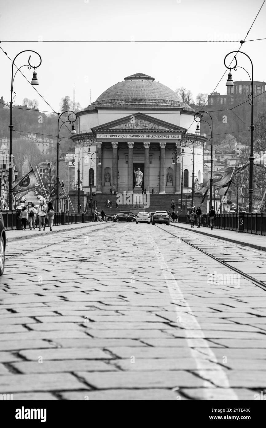 Torino - 27 marzo 2022: La chiesa della Gran madre di Dio è una chiesa in stile neoclassico situata sulla riva occidentale del fiume po, di fronte al po Foto Stock