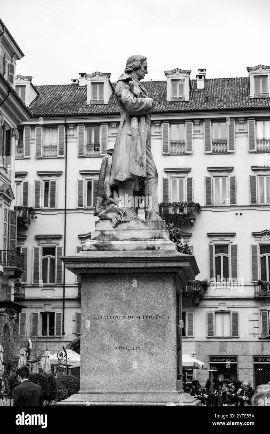 Torino, Italia - 27 marzo 2022: Piazza Carlo Emanuele II è una delle piazze principali nel centro della città sabauda, attraversata da via Maria Vittoria e Foto Stock