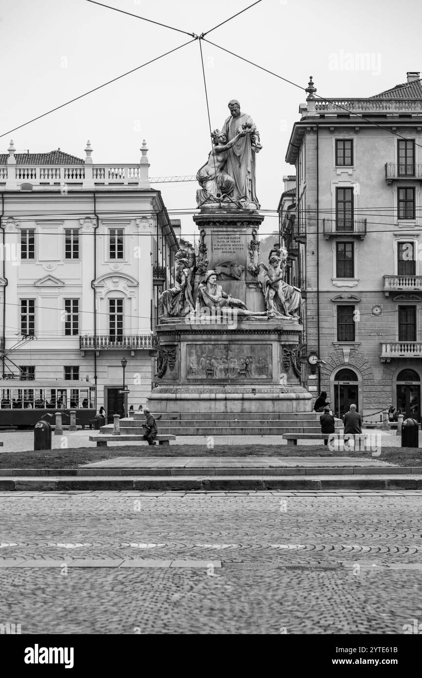 Torino, Italia - 27 marzo 2022: Piazza Carlo Emanuele II è una delle piazze principali nel centro della città sabauda, attraversata da via Maria Vittoria e Foto Stock