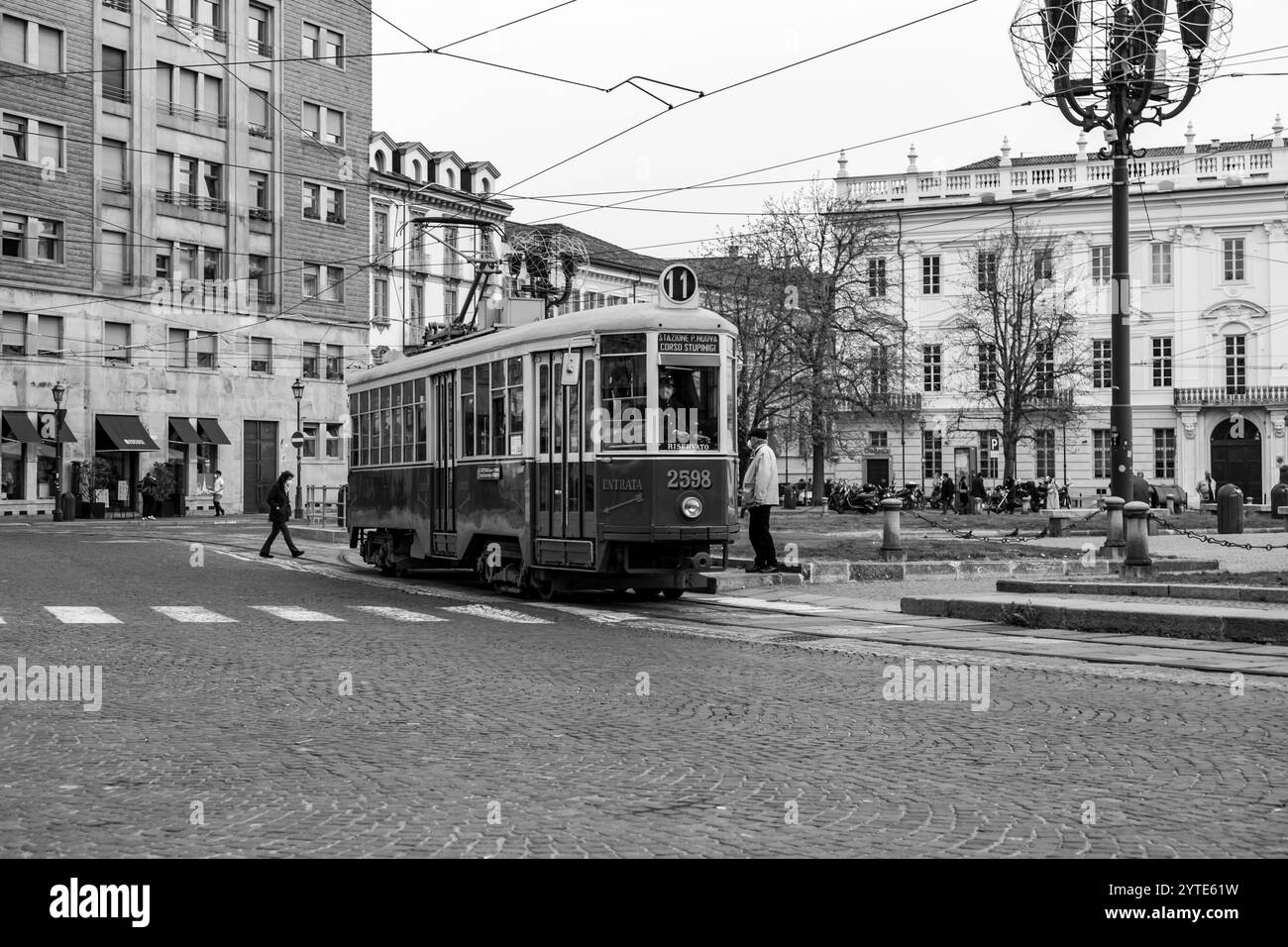 Torino, Italia - 27 marzo 2022: Piazza Carlo Emanuele II è una delle piazze principali nel centro della città sabauda, attraversata da via Maria Vittoria e Foto Stock