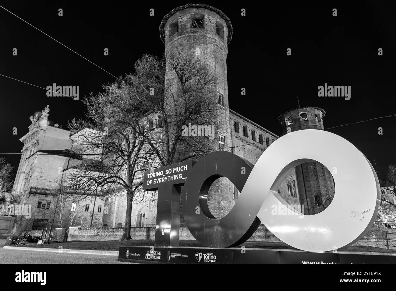 Torino, Italia - 28 marzo 2022: Statua simbolo della città di Torino in Piazza Castello a Torino. Foto Stock