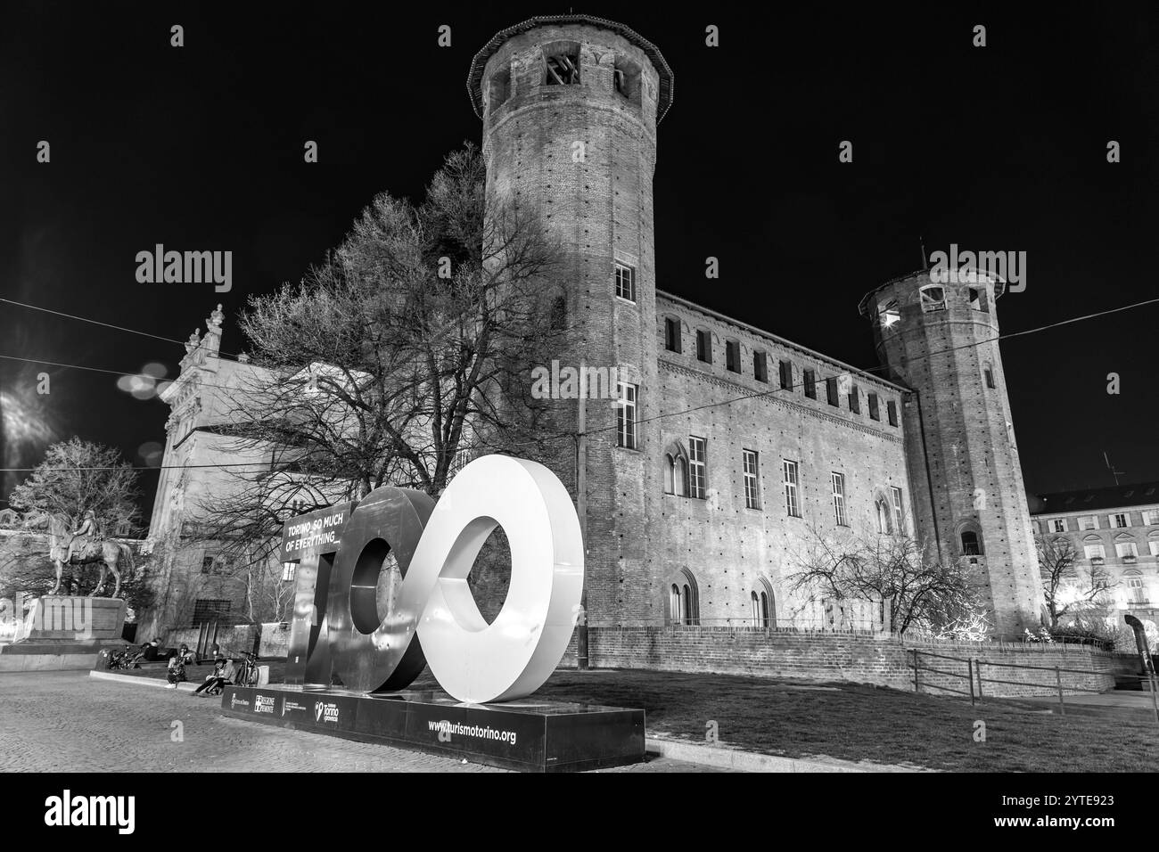 Torino, Italia - 28 marzo 2022: Statua simbolo della città di Torino in Piazza Castello a Torino. Foto Stock