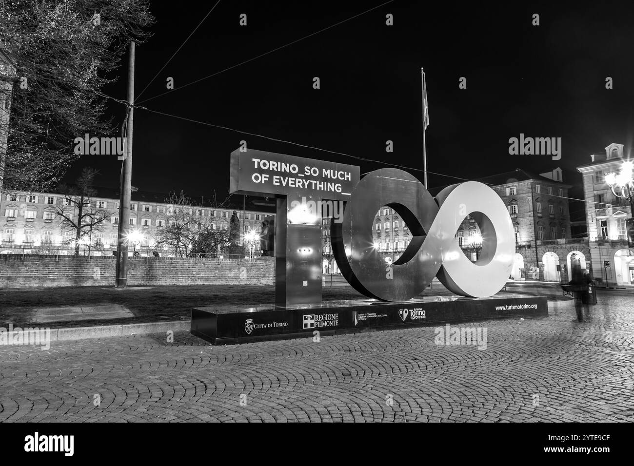 Torino, Italia - 28 marzo 2022: Statua simbolo della città di Torino in Piazza Castello a Torino. Foto Stock