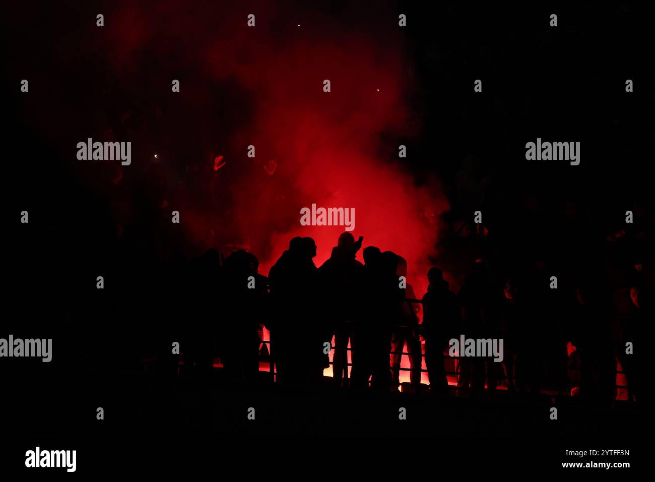 Milano, Italia. 6 dicembre 2024. I tifosi del FC Internazionale sono visti durante la partita di serie A tra FC Internazionale e Parma calcio allo Stadio Giuseppe Meazza il 6 dicembre 2024 a Milano. Crediti: Marco Canoniero/Alamy Live News Foto Stock