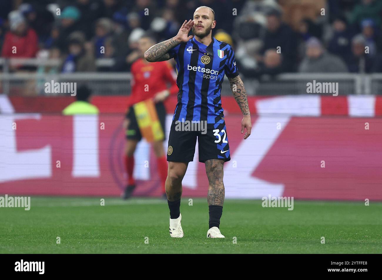Milano, Italia. 6 dicembre 2024. Federico Dimarco del FC Internazionale gesti durante la partita di serie A tra FC Internazionale e Parma calcio allo Stadio Giuseppe Meazza il 6 dicembre 2024 a Milano. Crediti: Marco Canoniero/Alamy Live News Foto Stock