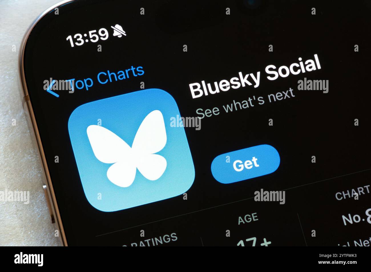 OSTRAVA, CECHIA - 23 NOVEMBRE 2024: App store con applicazione mobile Bluesky Social network Foto Stock