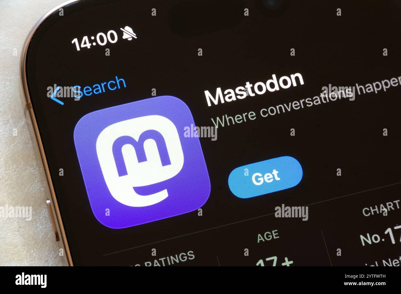 OSTRAVA, CECHIA - 23 NOVEMBRE 2024: App store con applicazione mobile per social network Mastodon Foto Stock