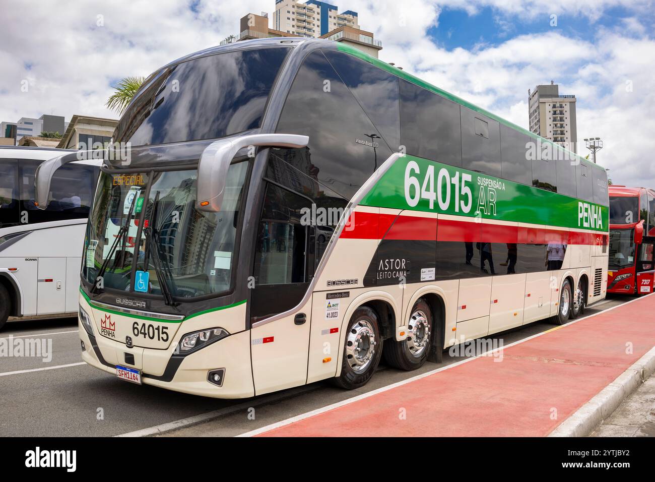 Busscar Vissta Buss DD Mercedes-Benz o-500RS Bluetec 6 2024 autobus in mostra alla fiera Bus Brasil Fest 2024 in Brasile. Foto Stock