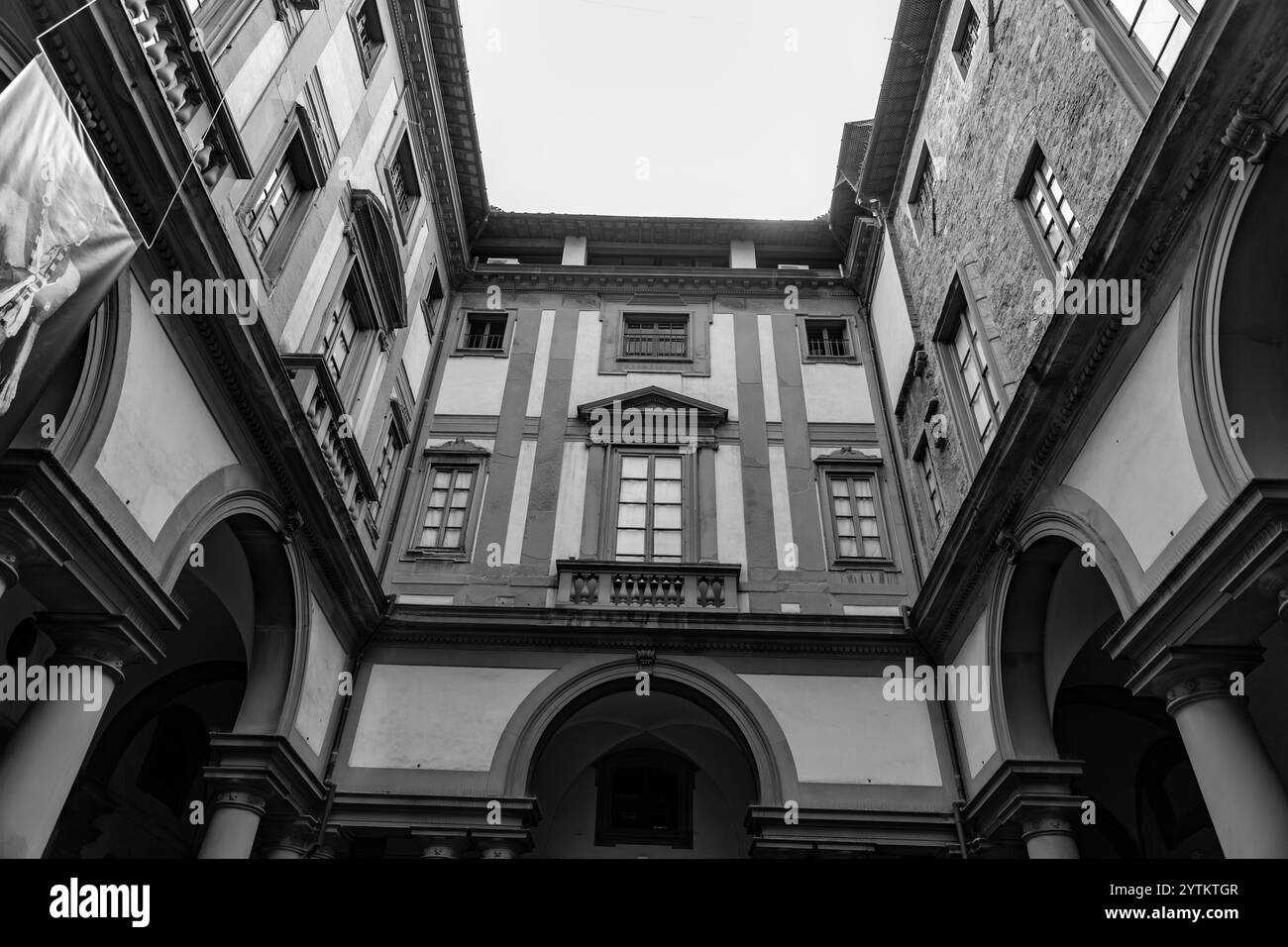 Firenze, Italia - 5 aprile 2022: Architettura tipica e vista sulla strada a Firenze, Toscana, Italia. Foto Stock