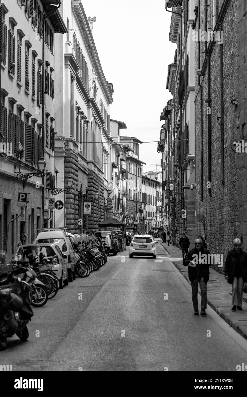 Firenze, Italia - 5 aprile 2022: Architettura tipica e vista sulla strada a Firenze, Toscana, Italia. Foto Stock