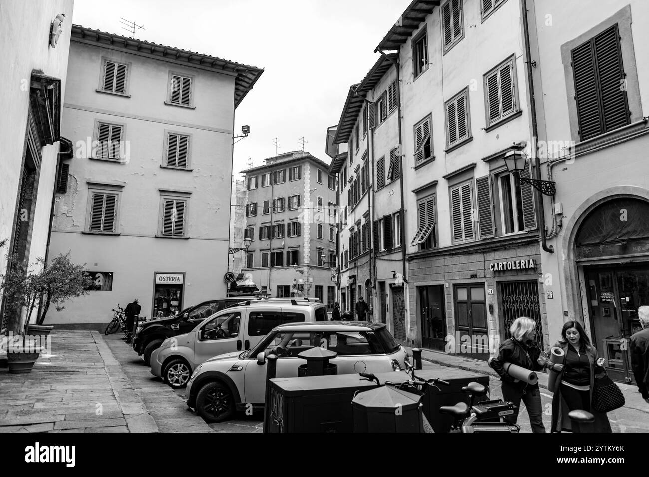 Firenze, Italia - 5 aprile 2022: Architettura tipica e vista sulla strada a Firenze, Toscana, Italia. Foto Stock