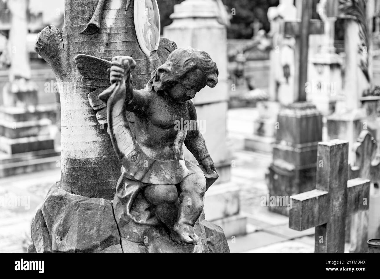 Firenze, 6 aprile 2022: Il Cimitero delle Porte Sante è un cimitero monumentale di Firenze situato all'interno del fortif Foto Stock