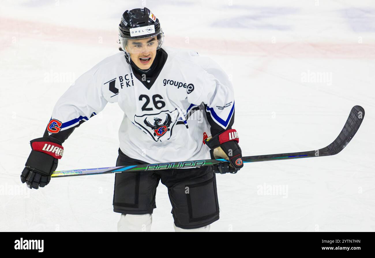 Kloten, Svizzera, 17 novembre 2024: #26 Alessio Guignard, difensore HC Fribourg-Gotteron Young Dragons, U20-Elit Team. (Foto di Andreas Haas/dieBildma Foto Stock