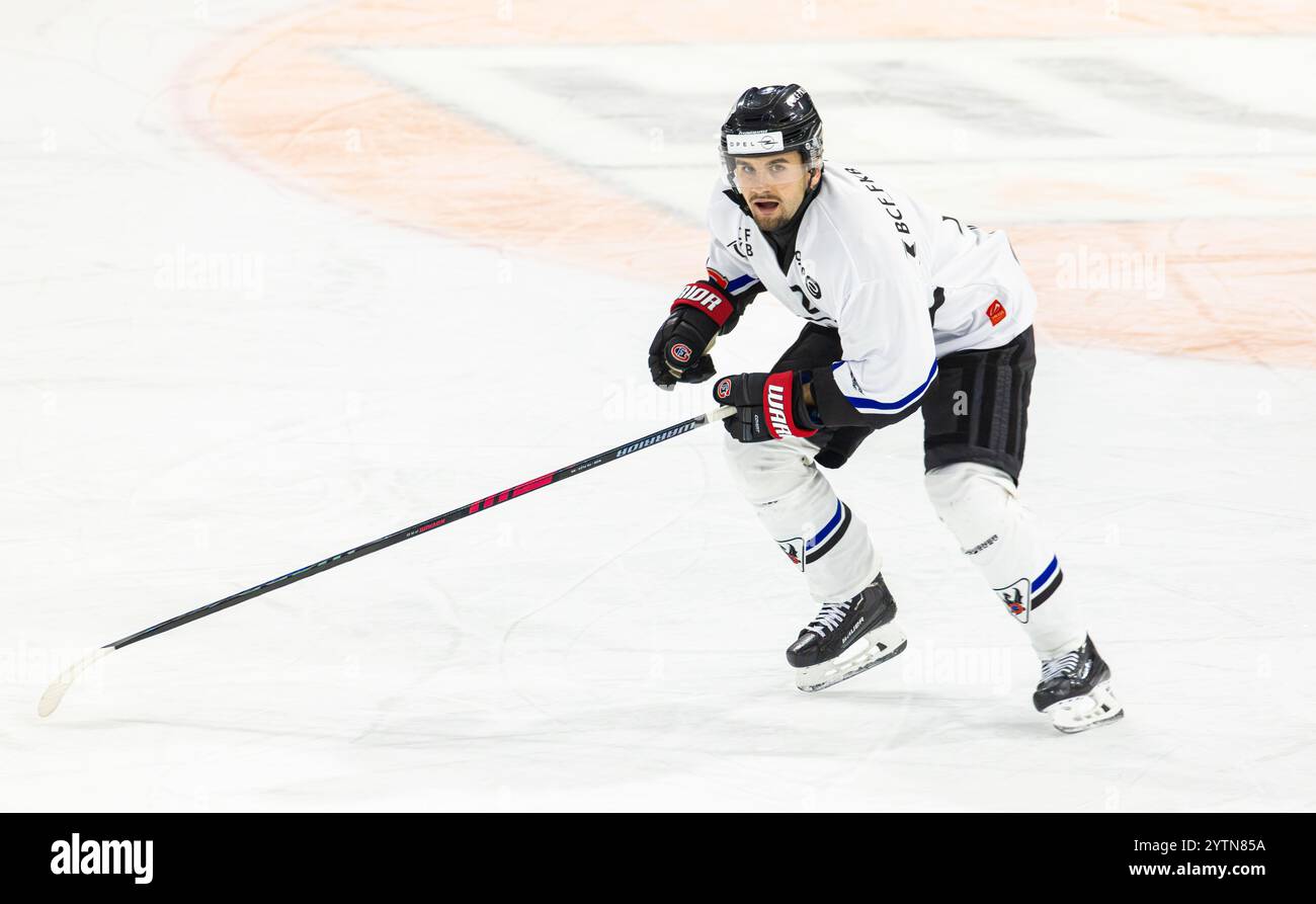 Kloten, Svizzera, 17 novembre 2024: N. 2 Guillaume Bede, difensore HC Fribourg-Gotteron Young Dragons, U20-Elit Team. (Foto di Andreas Haas/dieBildmanuf Foto Stock