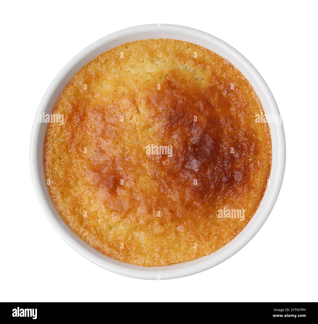 Gustosa torta di semola fatta in casa isolata sul bianco, vista dall'alto Foto Stock