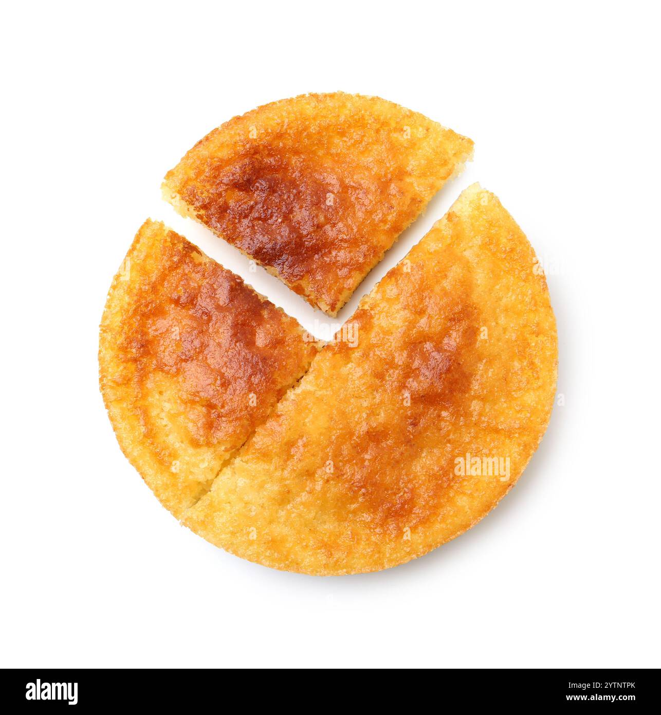 Gustosa torta di semola fatta in casa isolata sul bianco, vista dall'alto Foto Stock