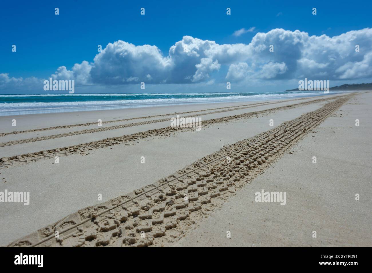 Cingoli per pneumatici a Flinders Beach, North Stradbroke Island, Queensland, QLD, Australia Foto Stock