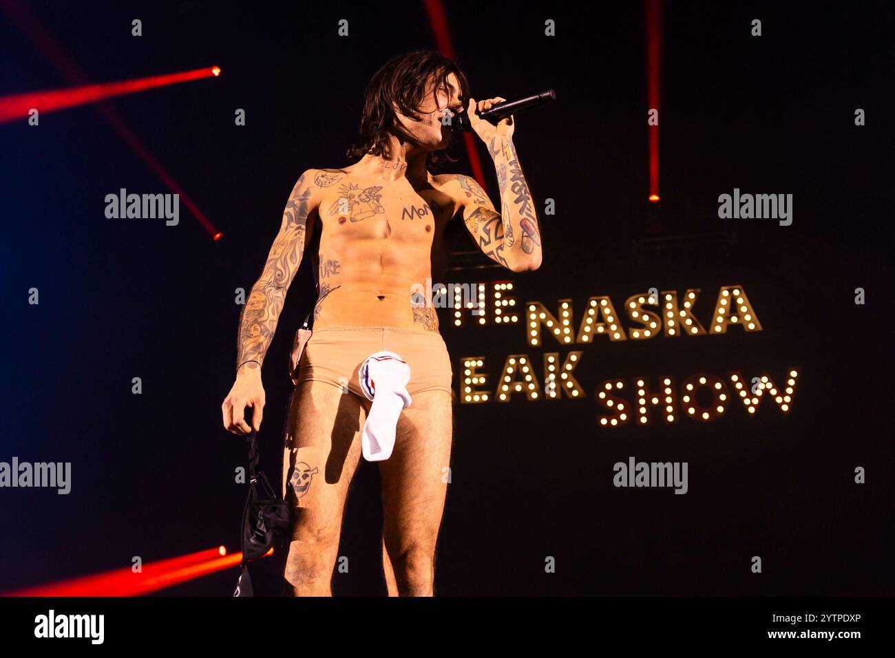 Milano, Italia. 7 dicembre 2024. Naska si esibisce dal vivo in concerto all'Unipol Forum di Milano, il 7 dicembre 2024 Credit: Mairo Cinquetti/Alamy Live News Foto Stock