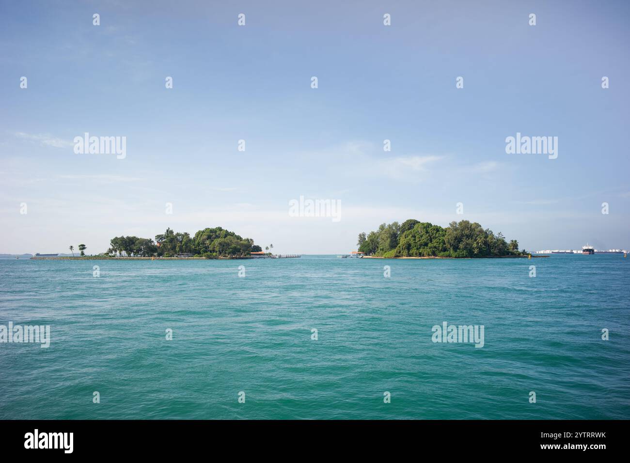 Parco marino delle Isole sorelle, Singapore. Piscina e spiaggia con maree lagunari che fungono da habitat corallino e sito di ricerca. Foto Stock