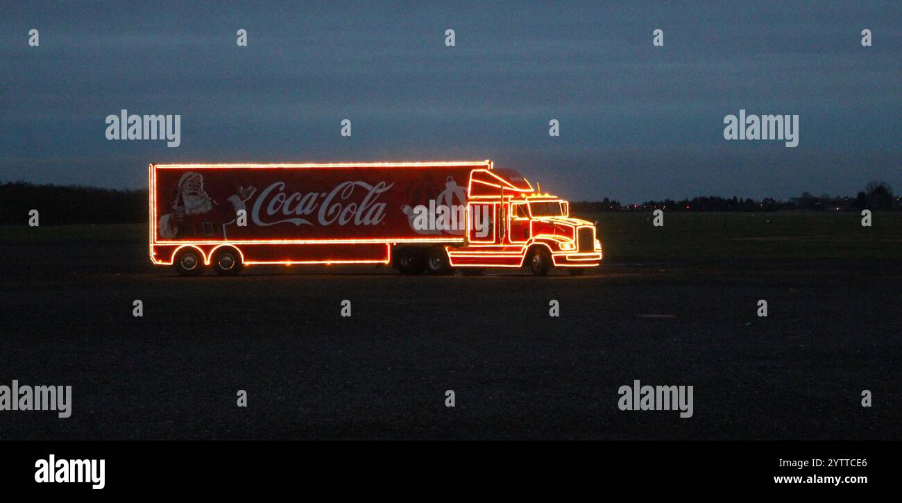 Coca Cola Magical Christmas Truck and Babbo Natale in PVA EXPO Praga, Repubblica Ceca, 7 dicembre 2024. (Foto CTK/Milos Ruml) Foto Stock