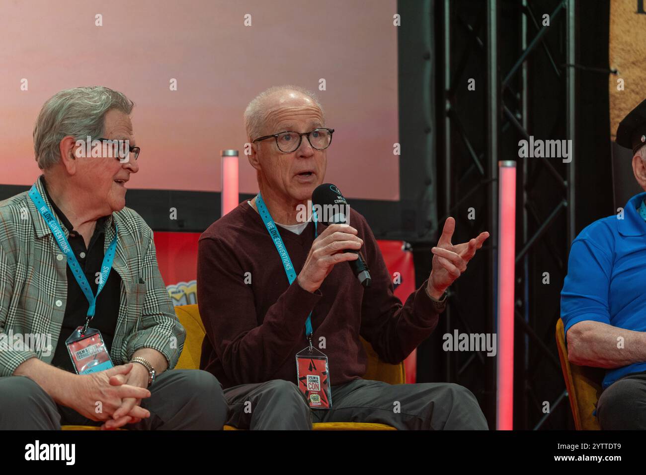 DORTMUND, Germania. 7 dicembre 2024. Tim Kazurinsky e Lance Kinsey, panel dell'Accademia di polizia al German Film and Comic con, una convention di due giorni di fan Credit: Markus Wissmann/Alamy Live News Foto Stock