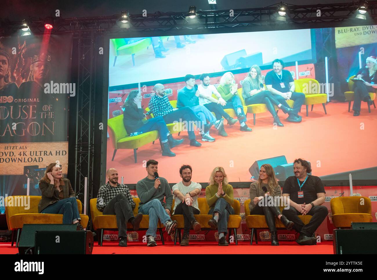 DORTMUND, Germania. 7 dicembre 2024. Vikings Panel (Alyssa Sutherland, Gustaf Skarsgard, Alex Hogh Andersen, George Blagden, Ida Nielsen, Ragga Ragnars, Ivan Kaye) al German Film and Comic con Credit: Markus Wissmann/Alamy Live News Foto Stock