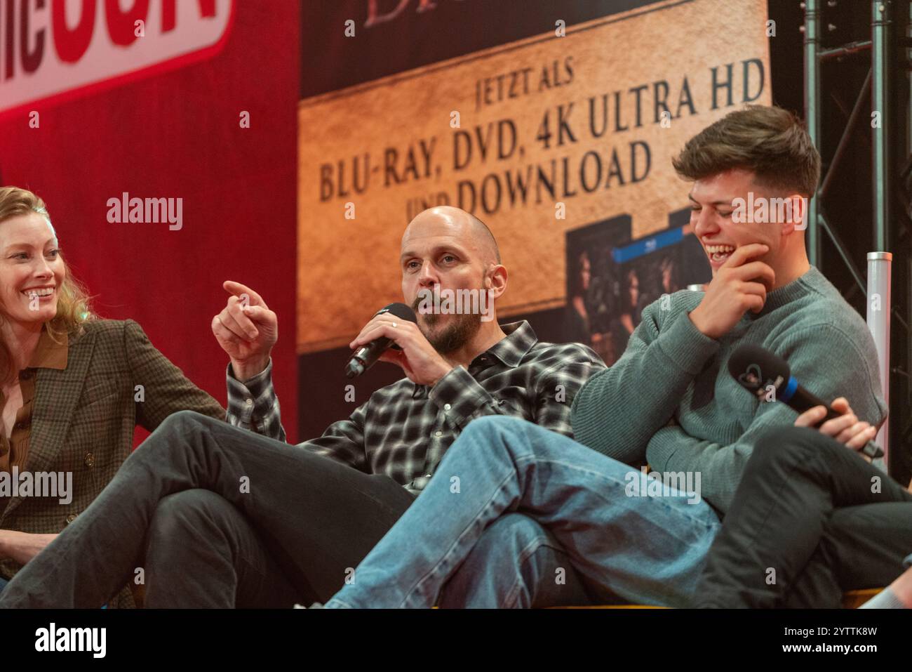 DORTMUND, Germania. 7 dicembre 2024. Alyssa Sutherland, Gustaf Skarsgard e Alex Hogh Andersen (Vikings panel) alla German Film and Comic con, una convention di due giorni per i fan Credit: Markus Wissmann/Alamy Live News Foto Stock