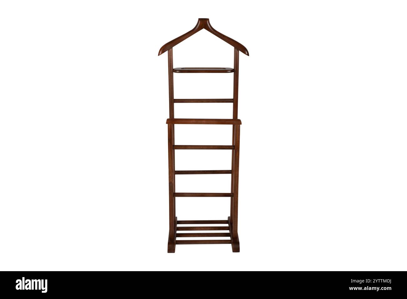 Elegante cavalletto in legno con appendiabiti e scaffali per l'organizzazione dei vestiti, ideale per camere da letto, spogliatoi e interni eleganti Foto Stock