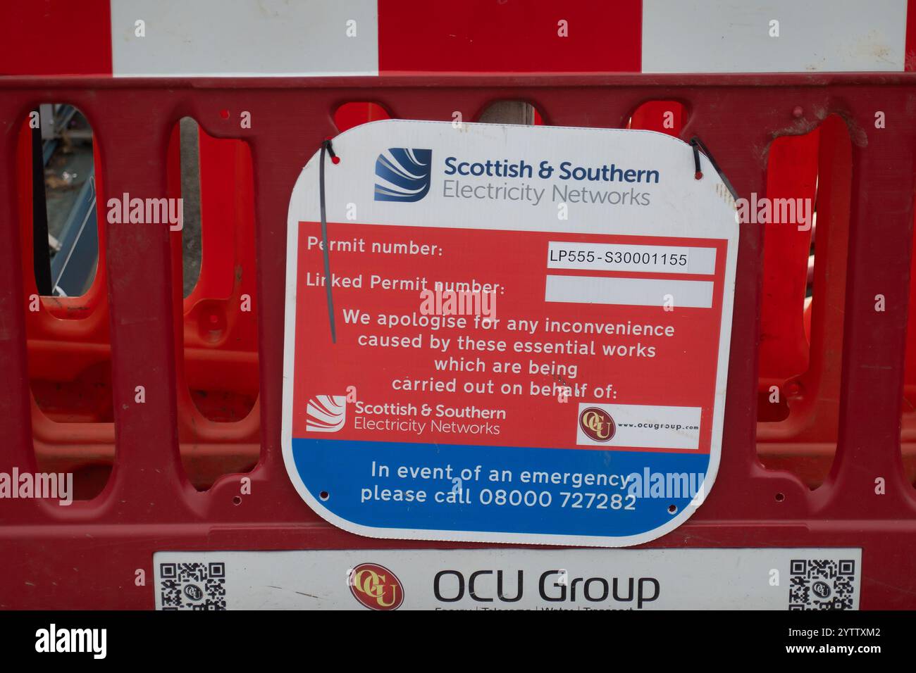 Slough, Regno Unito. 6 dicembre 2024. Scottish & Southern Contractors che lavorano a Slough, Berkshire. Crediti: Maureen McLean/Alamy Foto Stock