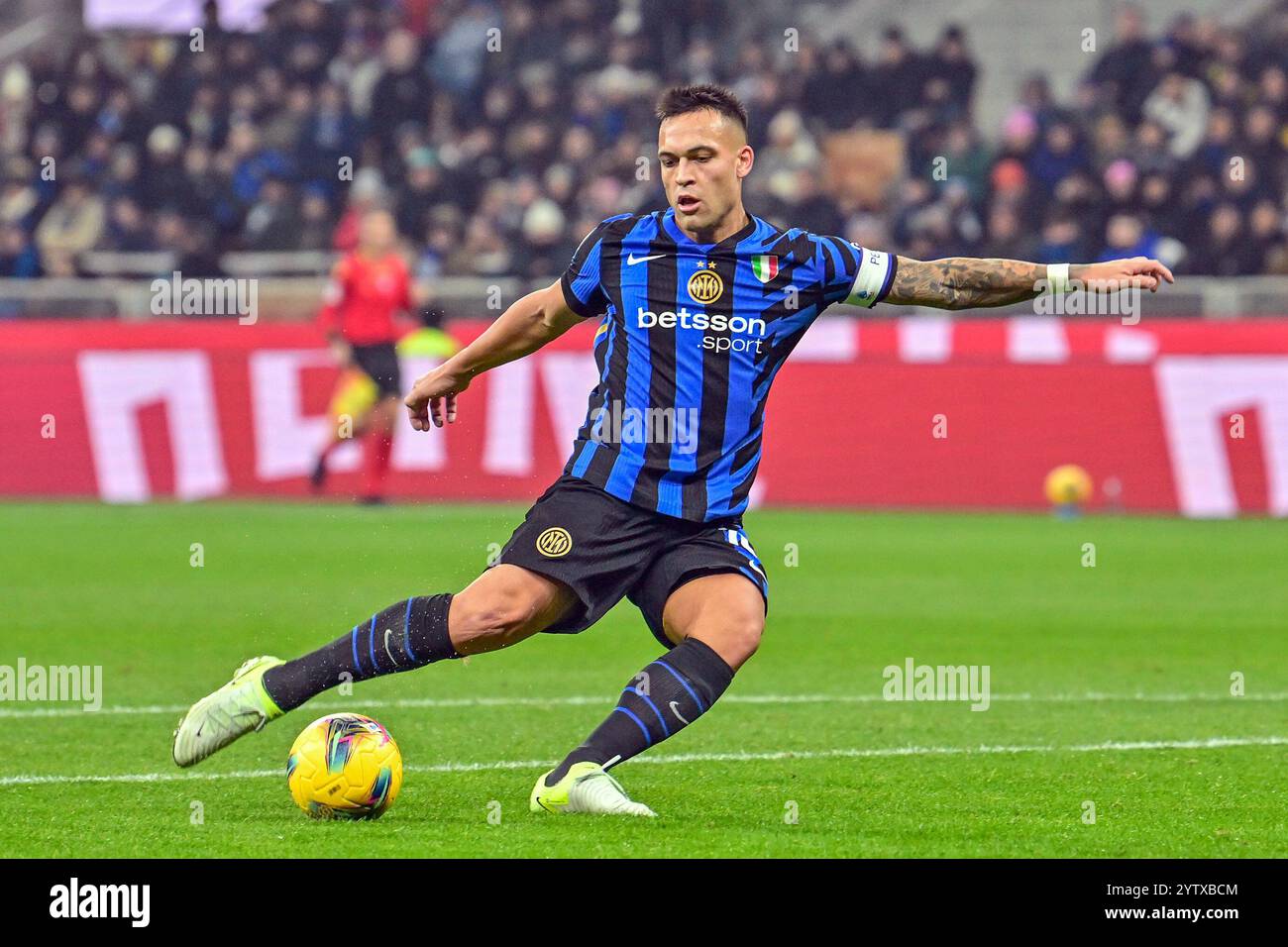 Milano, Italia. 6 dicembre 2024. Lautaro Martinez (10) dell'Inter visto durante la partita di serie A tra Inter Milan e Parma al Giuseppe Meazza di Milano. Foto Stock