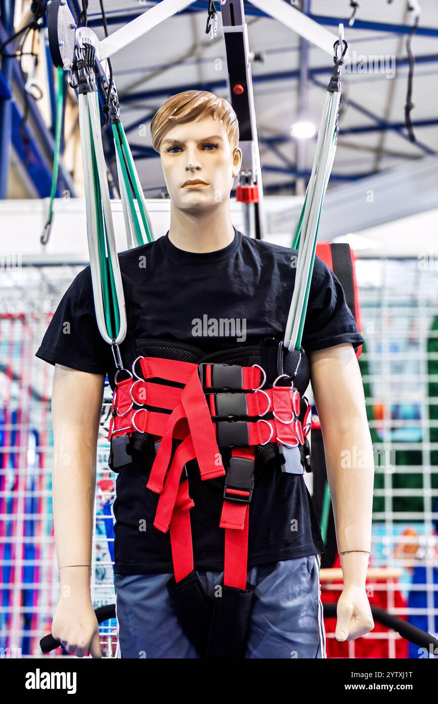 Modulo di sollevamento per riabilitazione attiva per il trasferimento rapido e comodo di un paziente da un letto a una sedia a rotelle, per eseguire procedure igieniche o eseguire Foto Stock