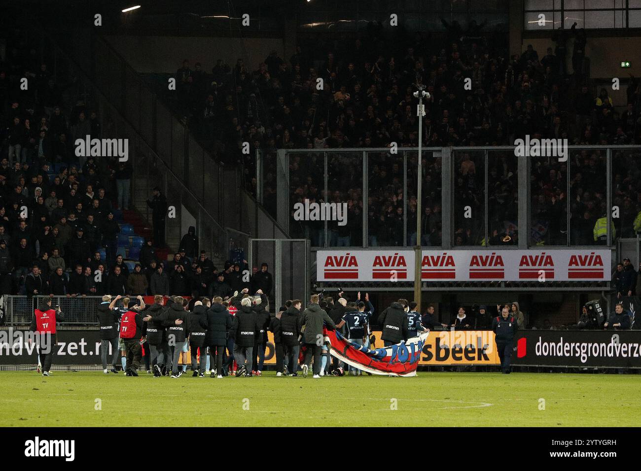 TILBURG - giocatori del SC Heerenveen dopo la partita olandese Eredivisie tra Willem II e sc Heerenveen allo stadio Koning Willem II l'8 dicembre 2024 a Tilburg, Paesi Bassi. ANP JEROEN PUTMANS Foto Stock
