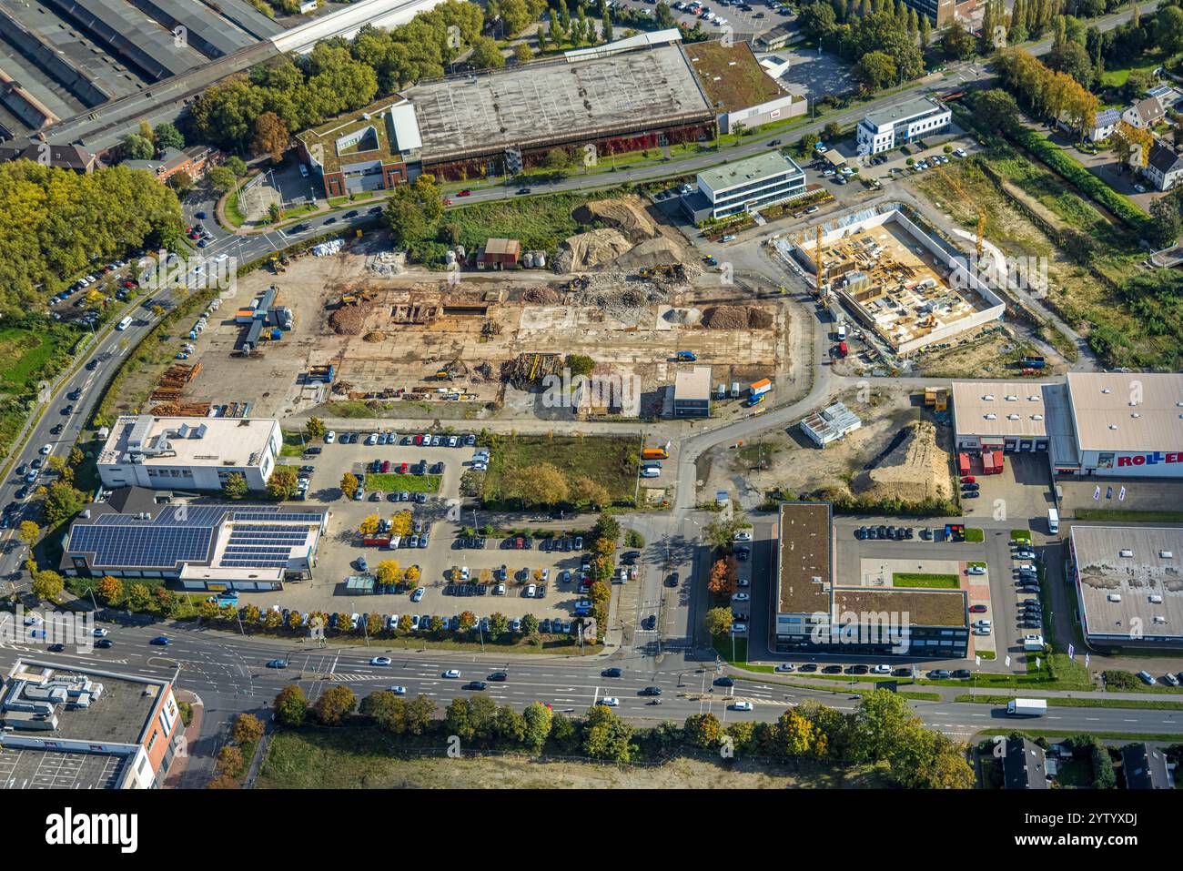 Vista aerea, demolizione e cantiere di sviluppo di una zona industriale su Hans-Straße-Böckler, supermercato Aldi in basso a sinistra con tetto solare, A. Foto Stock