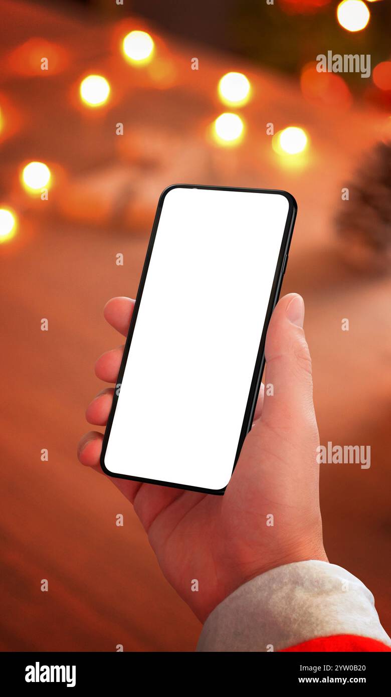 Telefono cellulare con schermo bianco di Babbo Natale, perfetto per i mockup che promuovono app, siti Web, messaggi di auguri natalizi o messaggi natalizi Foto Stock