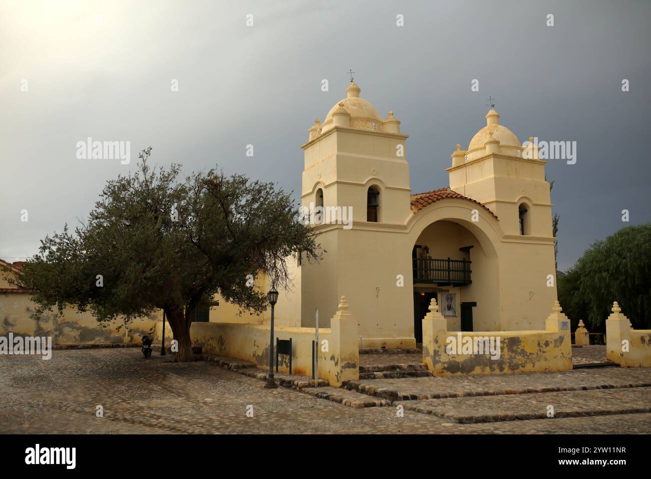 Salta, Argentina. 15 marzo 2024. Nella foto è illustrata la chiesa di San Pedro Nolasco de los Molinos (San Pedro Nolasco de los Molinos) nelle valli di Calchaquí nella provincia di Salta nelle Ande argentine. (Foto di Apolline Guillerot-Malick/SOPA Images/Sipa USA) credito: SIPA USA/Alamy Live News Foto Stock