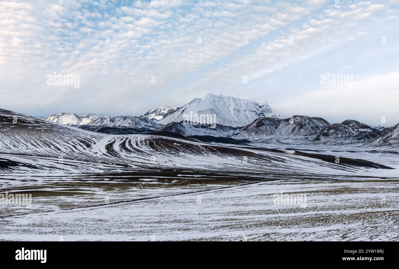 Montagne colorate Landmannalaugar sotto la neve in autunno, Islanda Foto Stock