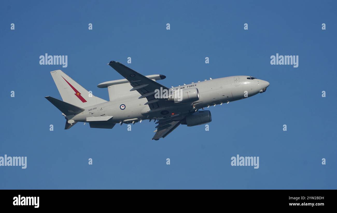 Royal Australia Air Force e-7A Wedgetail A30-002, decollo per esercitazioni nella penisola malese Foto Stock