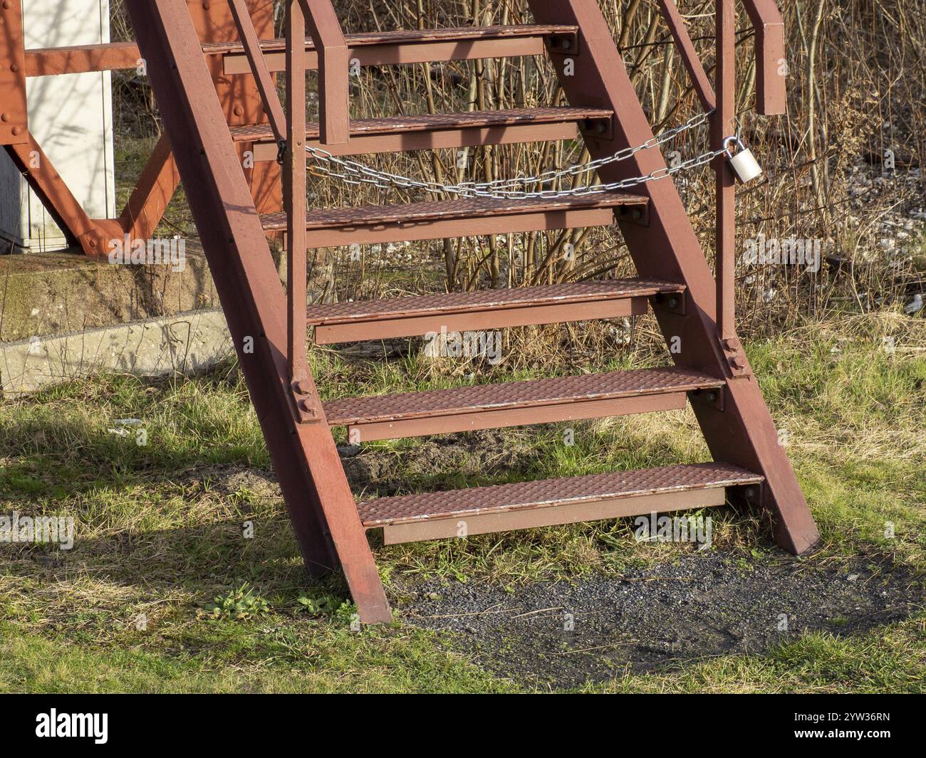 Scala di metallo fuori dall'edificio Foto Stock