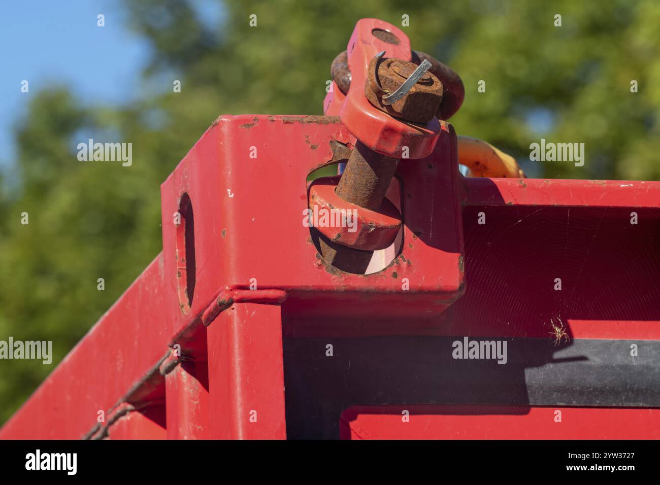 Parte di una gru da cantiere arancione Foto Stock