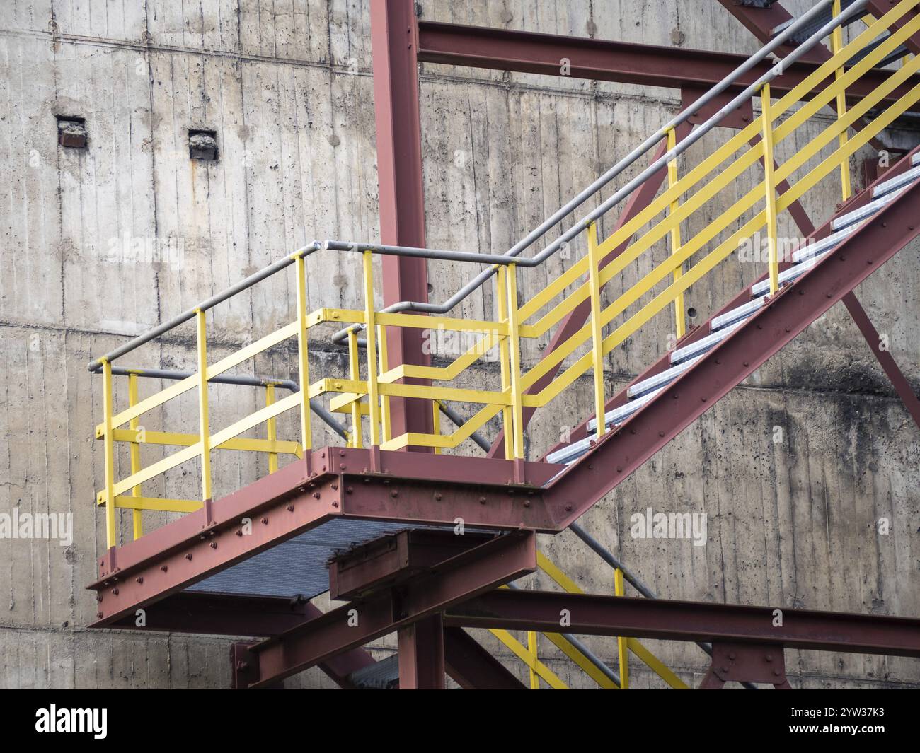 Scala di metallo fuori dall'edificio Foto Stock