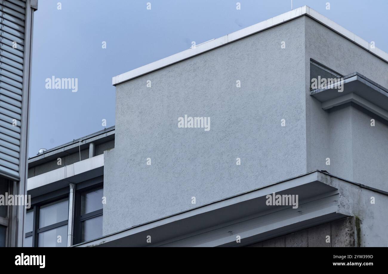 Parti di un vecchio edificio industriale in decadenza Foto Stock