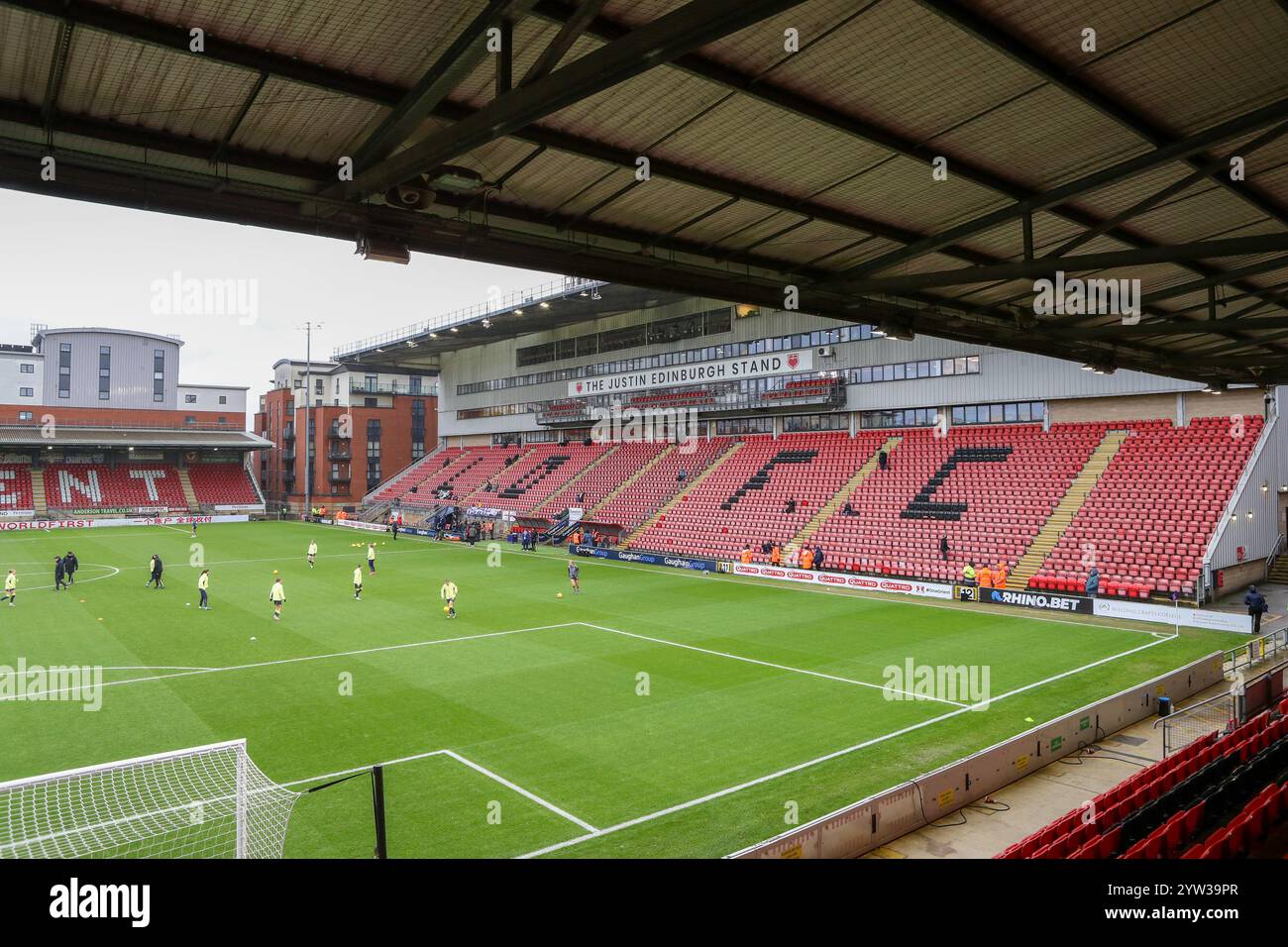 Londra, Regno Unito. 8 dicembre 2024. Ampia ripresa di Brisbane Road (attualmente conosciuta come Gaughan Group Stadium) durante il Tottenham Hotspur vs Everton nella WSL. Foto Stock