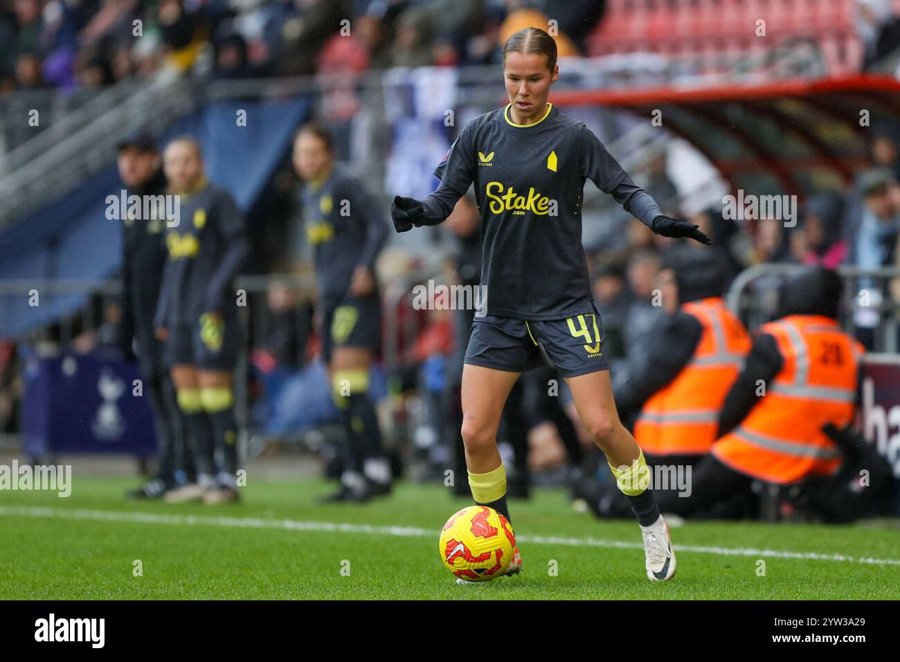 Londra, Regno Unito. 8 dicembre 2024. Karoline Olesen durante il Tottenham Hotspur vs Everton nella WSL. Foto Stock