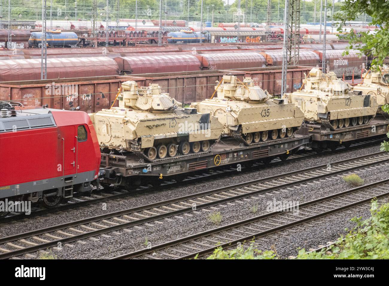 Trasporto militare su ferrovia in Germania Foto Stock