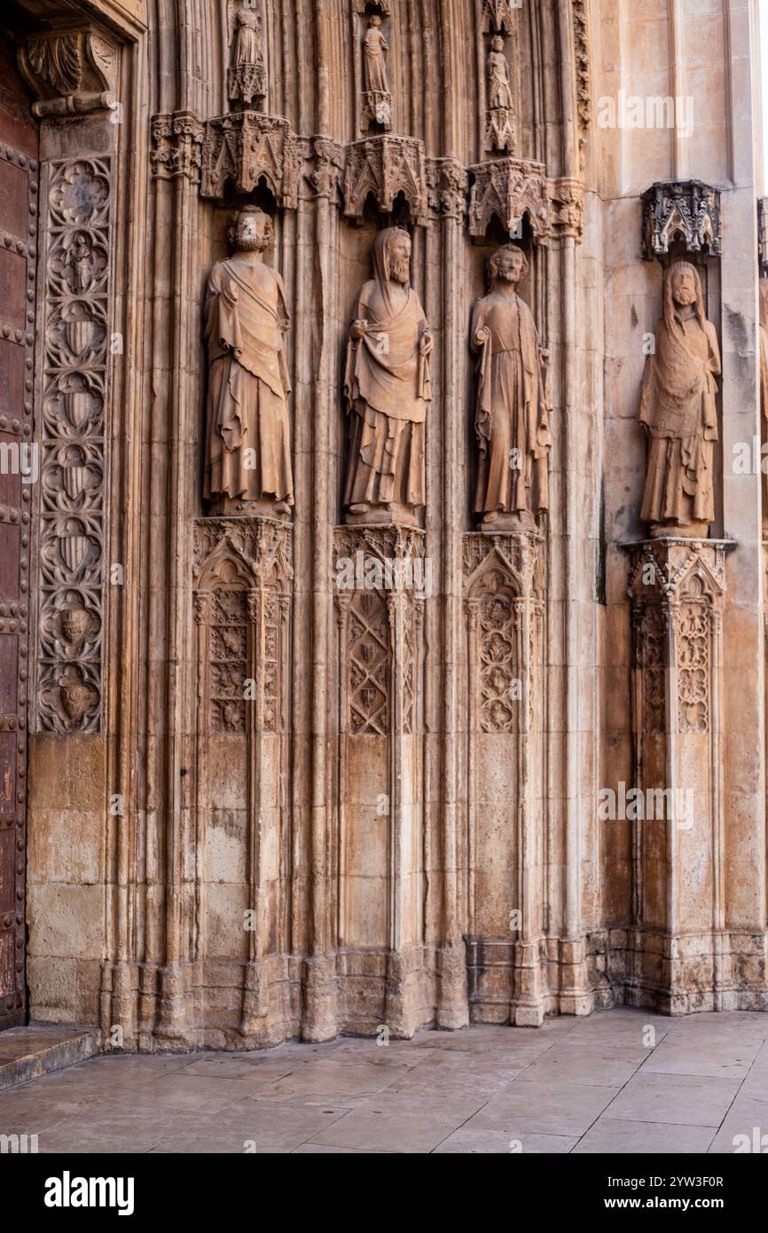 La porta degli Apostoli della catedral di Valencia Foto Stock