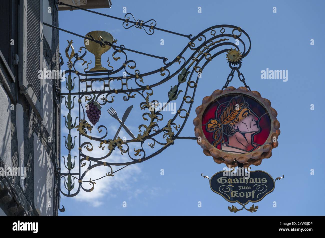 Storico segno nasale dello Zum Kopf inn, Hauptstr. 30, Riegel am Kaiserstuhl, Baden-Wuerttemberg, Germania, Europa Foto Stock