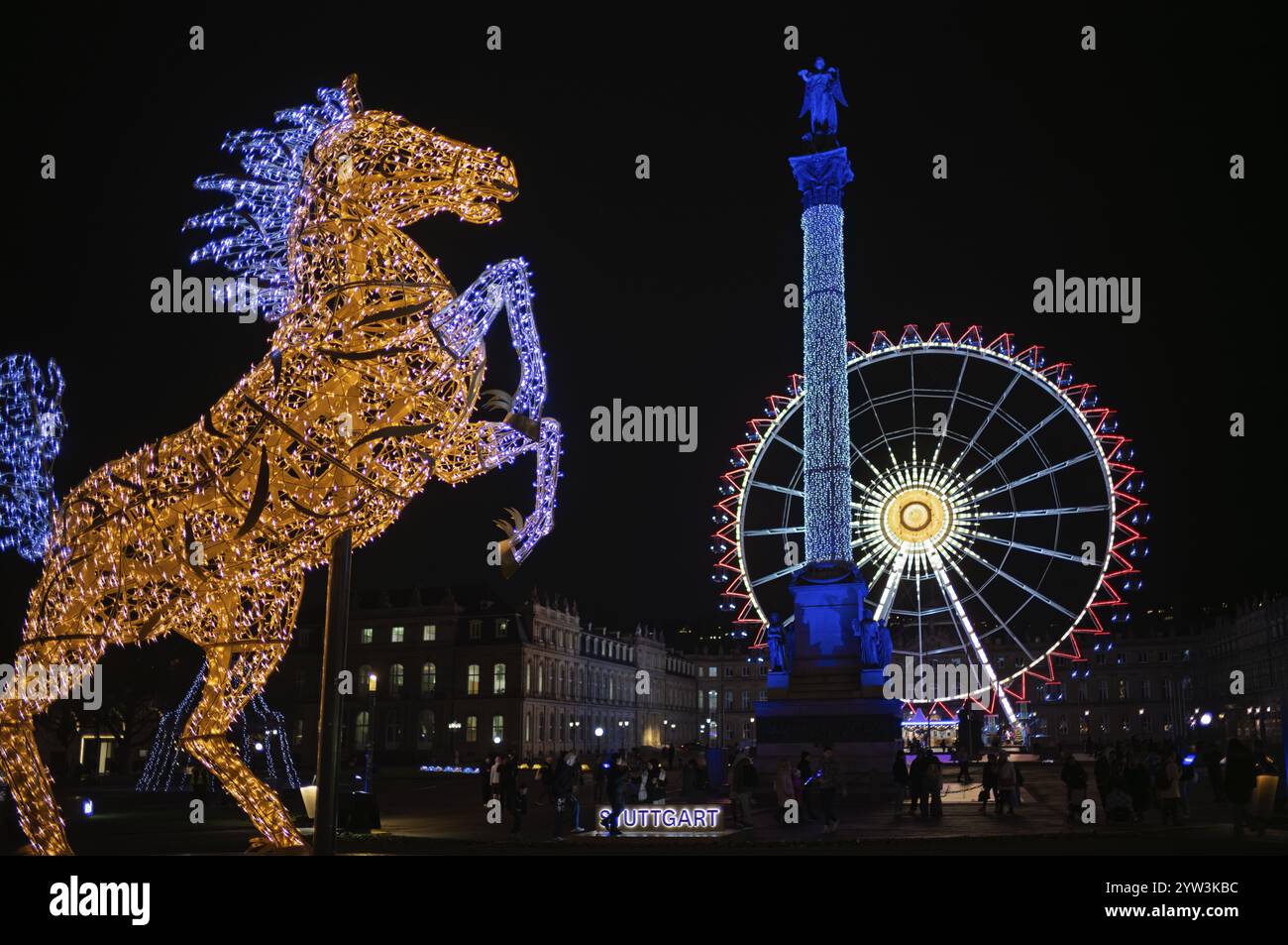 Ripresa notturna, mercatino di Natale, luci, con Stuttgarter Roessle, Landmark, ruota panoramica, Palazzo nuovo, colonna giubilare, Concordia, Schlo Foto Stock
