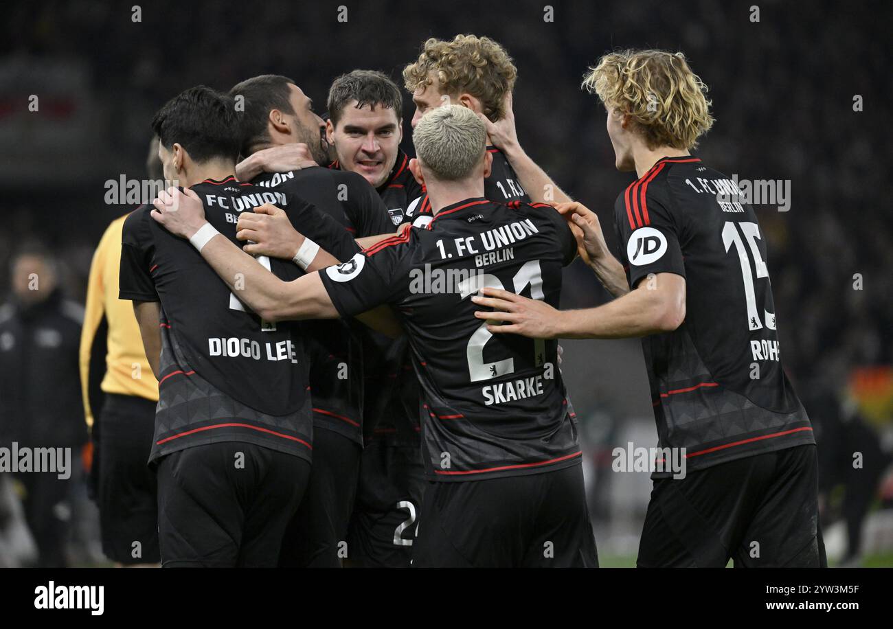 Celebrazione degli obiettivi Robert Skov 1. FC Union Berlin FCU (24) Diogo Leite 1. FC Union Berlin FCU (04) Tim Skarke 1. FC Union Berlin FCU (21) Tom Rothe 1. F Foto Stock